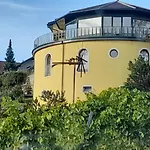 Glanz Und Gloria: Tranquil Vineyard With Scenic Views Leutschach
