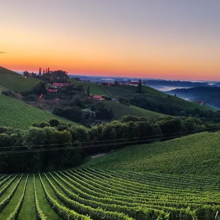 Apartment Glanz Und Gloria: Tranquil Vineyard With Scenic Views