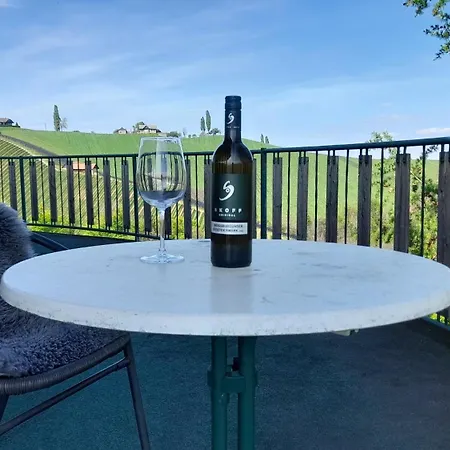 Glanz Und Gloria: Tranquil Vineyard With Scenic Views * Leutschach