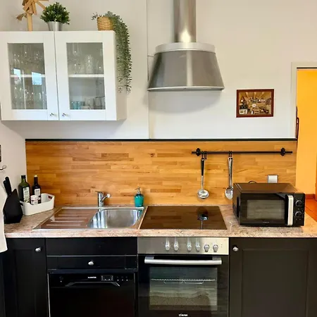 Glanz Und Gloria: Tranquil Vineyard With Scenic Views Apartment Leutschach