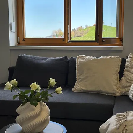 Glanz Und Gloria: Tranquil Vineyard With Scenic Views Leutschach