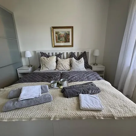 Glanz Und Gloria: Tranquil Vineyard With Scenic Views Apartment *