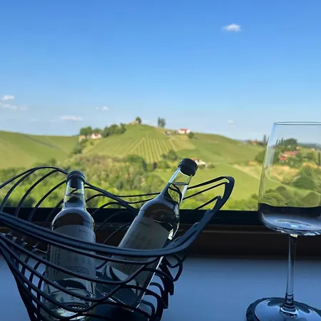 Glanz Und Gloria: Tranquil Vineyard With Scenic Views