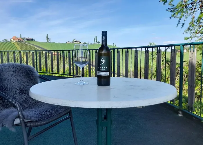 Glanz Und Gloria Weingartenapartment An Der Kellerstrasse, Viele Buschenschaenke, Sehr Ruhige Lage, Herrliche Aussicht! * 里欧查赫