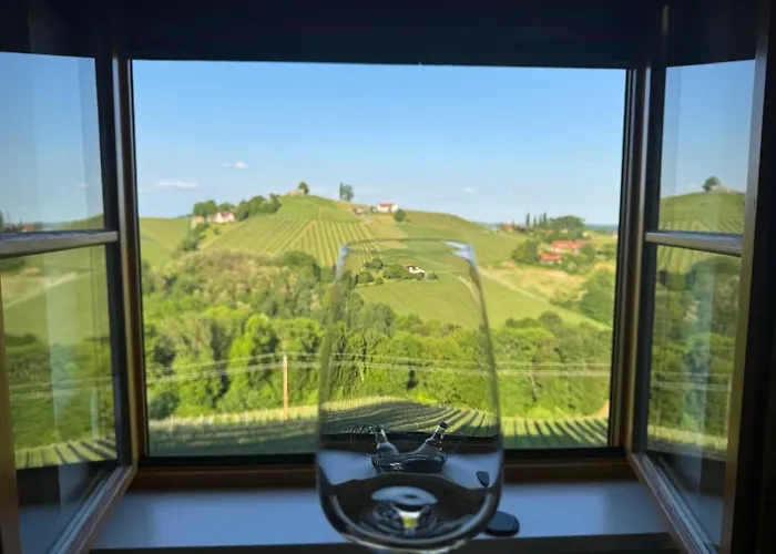 Glanz Und Gloria Weingartenapartment An Der Kellerstrasse, Viele Buschenschaenke, Sehr Ruhige Lage, Herrliche Aussicht! 公寓